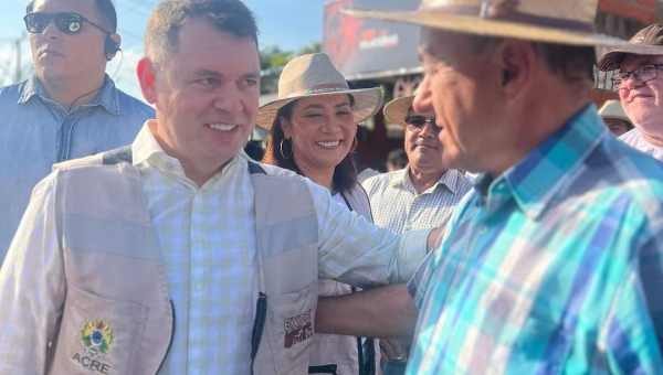 Pré-candidatos à prefeitura, Bocalom e Alysson “disputam” espaço na Expoacre